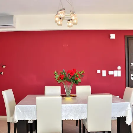 Luxury Suites In Stavromenos Exterior foto