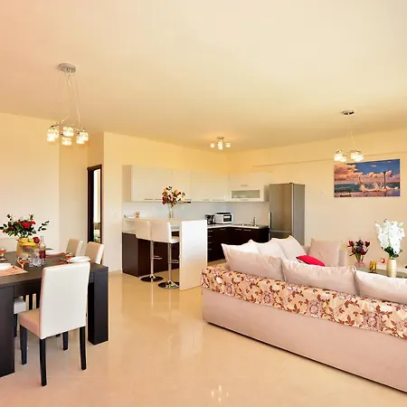 Luxury Suites In Stavromenos Exterior foto
